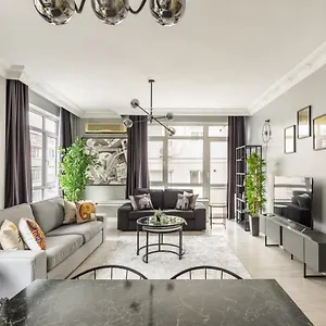 Bohemian Flat In Nisantasi With Location Istanbul