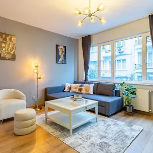Flat Near Attractions In Nisantasi Istanbul